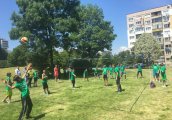 Над 150 деца играха волейбол на открито в София