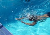 40 деца плуваха в София по случай деня на хората с увреждания