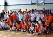 Над 100 деца участваха в баскетболен турнир в Българско школо