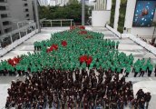 Рекорд на Гинес за най-голямото коледно дърво от хора