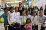 Звездите на женския тенис играха с малчугани преди старта на Турнира на шампионките - снимка 1