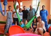 Деца от ЕСФА и техните родители направиха дарение