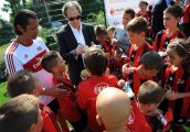 Франко Барези се срещна с децата на Милан Джуниър камп и раздаде десетки автографи