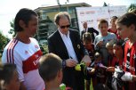 Франко Барези се срещна с децата на Милан Джуниър камп и раздаде десетки автографи - снимка 6