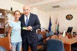 Красен Кралев награди с почетни плакети сребърната медалистка Лиляна Георгиева - снимка 2