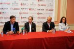 Франко Барези се срещна с децата на Милан Джуниър камп и раздаде десетки автографи - снимка 1